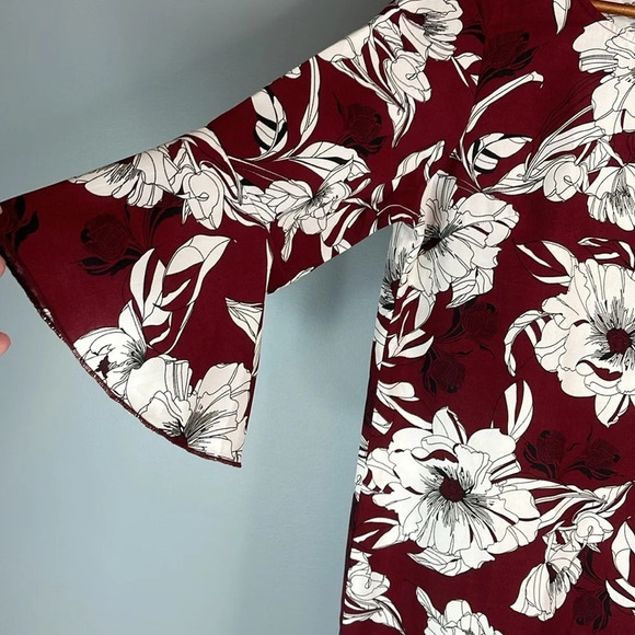 LUNA Floral Print Shift Dress Burgundy White Bell Sleeve Knee Length Size Small - Picture 5 of 11